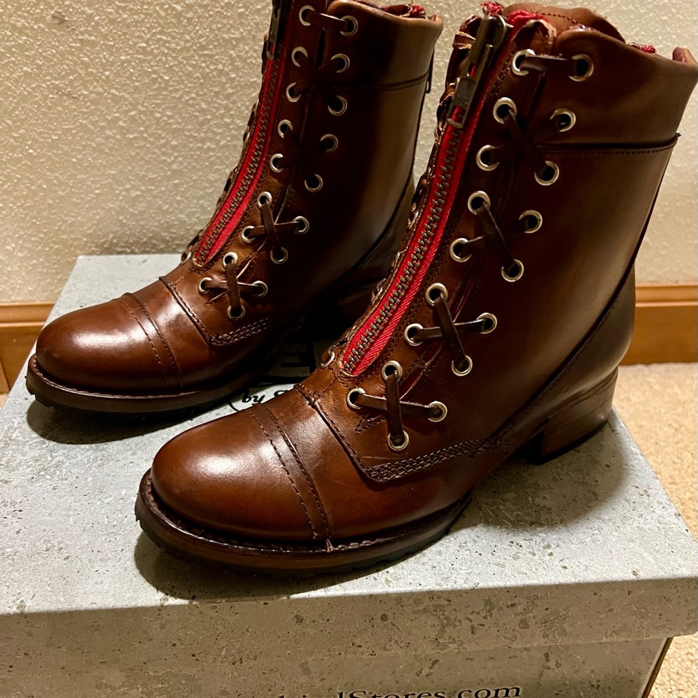 NEVER WORN Freebird Liverpool booties. Size 7; leather excellent condition.